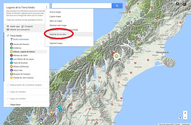 Sigue añadiendo marcadores, cámbiales el color y el icono, inserta fotos, crea rutas entre ellos... y cuando hayas terminado, haz clic en el icono de los 3 puntos verticales a la derecha del nombre de tu mapa. Ahí verás la opción de “insertar en mi sitio”.